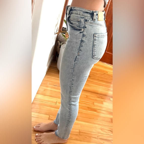 ZARA High-Rise Skinny Jeans Light Wash Distressed Knee Size 6 EU 38 - Picture 7 of 12